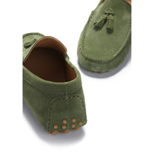 Mocassini con nappe, in camoscio verde safari - Product Image 6