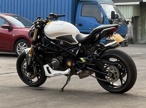 Moto <span class=keywords><strong>de</strong></span> rue Benelli 752S 752cc à deux cylindres parallèles refroidis par eau, fourche avant avec <span class=keywords><strong>frein</strong></span> <span class=keywords><strong>Brembo</strong></span> et ABS - Product Image 6
