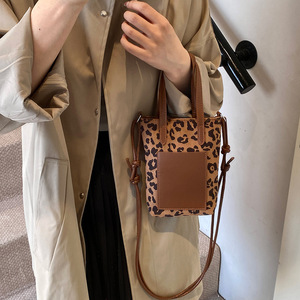 Sac bandoulière vintage en faux daim pour femme, petit sac à main carré imprimé léopard, sac à bandoulière polyvalent, vente en gros - Product Image 3