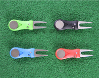 Outil de réparation de divots de golf magnétique à lame escamotable avec marqueur de balle vierge, personnalisable avec logo du fabricant, accessoire de golf pliable pour cadeau