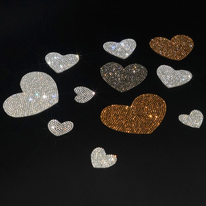 Vendita calda della fabbrica Cyrstal Design personalizzato strass Transfer Design ferro su motivo Hot Fix per i <span class=keywords><strong>vestiti</strong></span> - Product Image 1