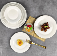 Vaisselle en porcelaine blanche moderne personnalisée plat de service en céramique durable assiettes cassables design en céramique moderne stocké