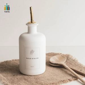 En venta 250 375 500 750 Botella <span class=keywords><strong>de</strong></span> vidrio <span class=keywords><strong>de</strong></span> aceite <span class=keywords><strong>de</strong></span> nuez <span class=keywords><strong>de</strong></span> Oliva <span class=keywords><strong>de</strong></span> <span class=keywords><strong>aguacate</strong></span> ámbar transparente negro mate blanco con dispensador <span class=keywords><strong>de</strong></span> brotes antigoteo <span class=keywords><strong>de</strong></span> Metal - Product Image 2