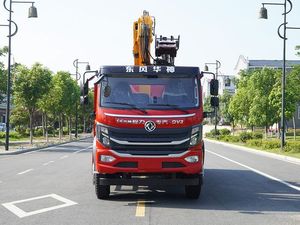 Autocarro per la raccolta dei rifiuti CLW Dongfeng 4X2 200HP 12CBM <span class=keywords><strong>con</strong></span> benna idraulica e cassone per la raccolta di rifiuti urbani - Product Image 3