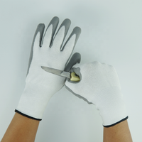 Gants résistants aux coupures HPPE de calibre 13 enduits de PU sur la paume Gants de travail de sécurité