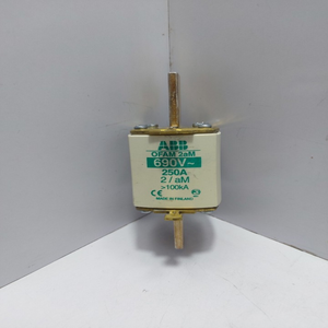Nuevo y Original Fusible OFAM2aM 690v ~ 250a 2 / Am 100ka en Stock en Almacén Controlador de Programación PLC - Product Image 1