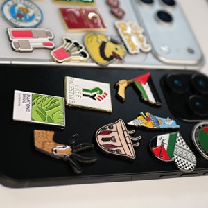 Pabrik kustom ukiran Pin logam halus Enamel bendera nomor desain paspor untuk telepon stiker dekorasi - Product Image 6