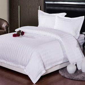 Conjunto de Roupa de Cama de Hotel com Lençol Branco de Algodão 100% com Bordado Personalizado - Product Image 4