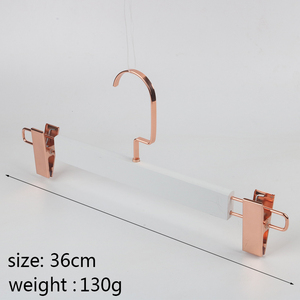 Offre Spéciale or <span class=keywords><strong>petit</strong></span> Clip accessoires pantalon <span class=keywords><strong>en</strong></span> <span class=keywords><strong>bois</strong></span> <span class=keywords><strong>cintre</strong></span> <span class=keywords><strong>en</strong></span> gros pantalon cintres - Product Image 4