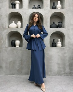 Ensemble 2 pièces musulman modeste pour femme, style Abaya islamique décontracté, comprenant une blouse élégante coupe ajustée et une jupe longue plissée - Product Image 2