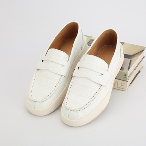 Mocasines de Piel de Cocodrilo 100% Estilo Británico para Hombre - Zapatos Casuales Sin Cordones con Suela Gruesa y Forro de Piel de Becerro - Product Image 5