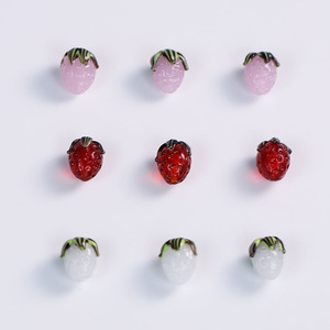 ลูกปัดแก้วรูปสตรอว์เบอร์รี ลูกปัดหลวมสำหรับทำสายคล้องโทรศัพท์ จี้ผลไม้ ลูกปัดแก้วทำมือ วัสดุอุปกรณ์ทำเครื่องประดับ DIY - Product Image 3