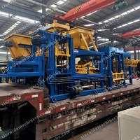 Ligne de production de briques entièrement automatique populaire, machine hydraulique de fabrication de briques en ciment, machine de fabrication de blocs de béton emboîtables