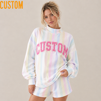 Ensemble de survêtement décontracté deux pièces pour femme avec sweat-shirt oversize à col montant imprimé personnalisé et short, broderie appliquée rayée pastel