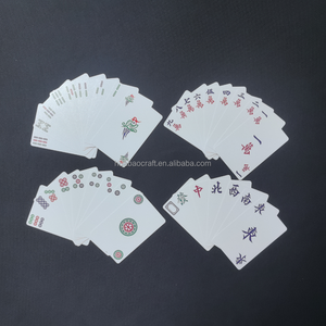 Cartes à jouer OEM personnalisables en PVC 100% étanches boîte de cartes de <span class=keywords><strong>poker</strong></span> 0.32mm emballage avec fermeture magnétique pour usage familial - Product Image 4