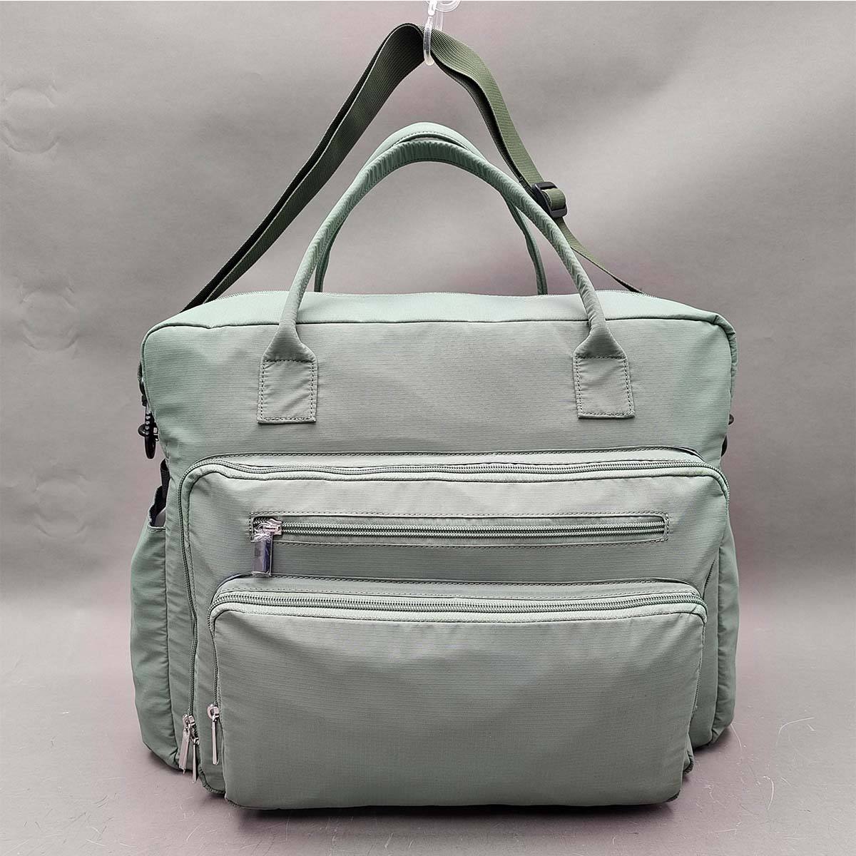 สีเขียวอ่อน