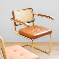 Chaise de salle à manger vintage en rotin avec cadre métallique et siège en cuir, style nordique rétro, pour la maison, le café, le bureau, accoudoirs ergonomiques, vente en gros, promotion exceptionnelle