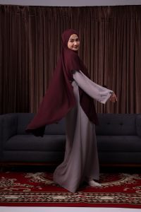 Conjunto de Abaya Tranquil HawaLuxe con Protección UV y Cierre Frontal para Uso Diario Formal y Modesto - Product Image 5
