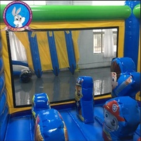 Videur gonflable Grande maison de saut gonflable Surface antidérapante Coutures renforcées pour les réunions de famille intérieures et extérieures