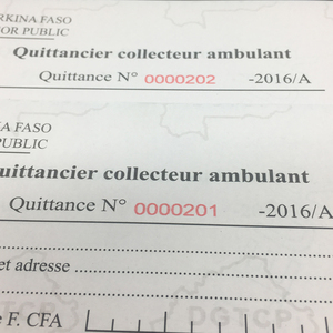 Trung Quốc Cung Cấp FSC Giấy Chứng Nhận Tùy Chỉnh 2-PLY Không Có Carbon Giấy Quittance Hóa Đơn In Bằng Dán Cạnh Trên/Đánh Số - Product Image 2