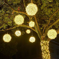 Vente directe d'usine, lumières LED en forme de boule de rotin, lumières suspendues pour l'extérieur, IP66, résistantes à la pluie, lumières pour arbres, commande par bouton, guirlandes lumineuses colorées
