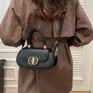 2025 nuova borsa da donna di lusso da viaggio borsa a tracolla di alta qualità in pelle <span class=keywords><strong>nera</strong></span> con serratura di colore nero alla moda <span class=keywords><strong>piccola</strong></span> borsa - Product Image 2