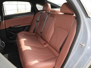 2025 para Geely Galaxy L6 Hybrid Auto Em-i 60km sedán compacto de alto rendimiento Vehículo de nueva energía con gasolina EV para adultos - Product Image 6