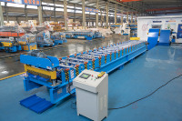 Vente directe d'usine FORWARD rouleau de tôle de toit en acier et métal de haute précision formant la machine avec engrenage et roulement