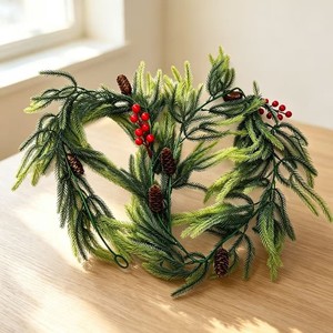 Guirlande de Noël Daoyuan 180 cm en aiguilles de pin de Norfolk avec baies rouges et cônes pour décoration de porte - Product Image 2