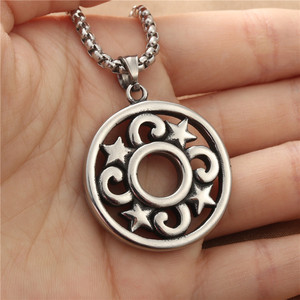 จี้กลมกลวงสแตนเลสสตีลลายดาว สร้อยคอผู้ชายสไตล์เรโทรพังก์ รุ่น 19038 - Product Image 2