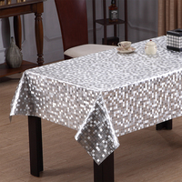 Nappe en PVC métallisé RNPT Silver Flowers avec support tissé, imperméable et facile à nettoyer pour table à manger