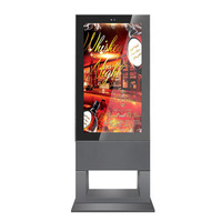 Afficheur numérique extérieur robuste autoportant 65 pouces 4K UHD 2000 Nits Verre 6mm Android 2+32G pour Magasin de Détail Animé