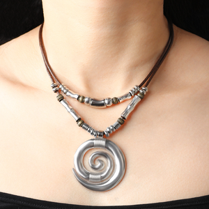 Vintage Spiral Vortex Kolye, Unisex El Dokuması Deri İp Kolye, Boho Çift Halka Metal Kolye Hediye - Product Image 3