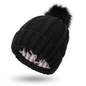 Chapeaux d'hiver en Satin pour femmes, couvre-chef tricoté avec fourrure Pom détachable, doublure en soie, Casquette chaude, extensible et d'hiver - Product Image 3