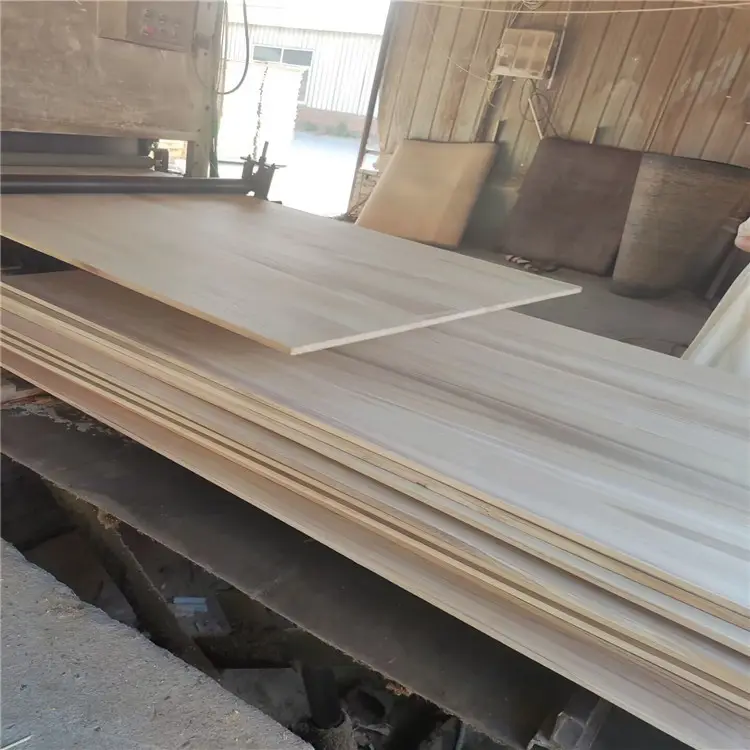 AA AB Grau Paulownia Madeira Sólida Usado Para Móveis venda quente melhor paulownia madeira serrada para a construção de preços