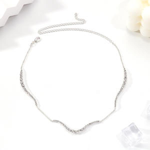 Live4u डिजाइनर लक्जरी न्यूनतम 18k सोने की प्लेटेड वेव गैंडा महिलाओं के लिए अद्वितीय ज्यामितीय क्लोन चेन हार - Product Image 6