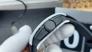 Reloj deportivo de lujo para hombre de alta calidad con diseño hueco de fibra de carbono y movimiento mecánico automático - Product Image 3