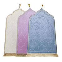 Großhandel geprägte rutsch feste Polyester islamische Gebets matte Wasch barer Gebets teppich im muslimischen Stil Teppich für Zuhause & Moschee