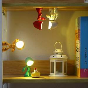 Nouvelle mini lampe de bureau Hero War Police, veilleuse à lumière chaude, veilleuse amusante, ornements de bureau de personnage de dessin animé, petits cadeaux créatifs - Product Image 3