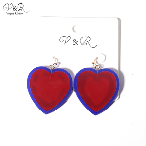 Día de San Valentín regalo de Navidad rojo de joyería de resina acrílica Lucite corazón chapado en oro pendientes para mujer - Product Image 3