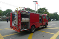 Truk Pemadam Kebakaran Isuzu Jepang Baru 4x2 Diesel Tangki Air 1000 Galon Tangki Pemadam Kebakaran Busa 3000-5000L