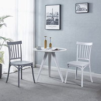 Chaises de salle à manger empilables ergonomiques en matériau PP de conception moderne pour restaurant, café, usage domestique