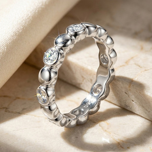 แหวนเงินแท้ S925 ประดับมอสซาไนต์ทรงลูกปัด ดีไซน์เรียงแบบ Eternity พรีเมียม เนื้อสัมผัสพิเศษ สามารถสวมซ้อนกันได้ เหมาะสำหรับผู้หญิง ใช้ได้ทุกวัน งานปาร์ตี้ หรือเป็นของขวัญวันครบรอบ - Product Image 5