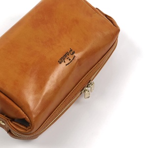 Mango de inodoro de color personalizado que lleva cuero PU impermeable viaje marrón almacenamiento inodoro de mujer bolsa de <span class=keywords><strong>maquillaje</strong></span> - Product Image 3