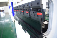 Prensa Plegadora Automática de Alta Precisión para Chapa Metálica de Aluminio y Acero Inoxidable, Fabricada por Longbow Factory