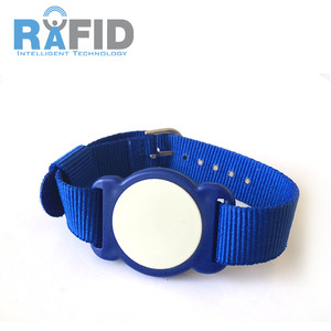 สายรัดข้อมือ RFID อิเล็กทรอนิกส์ ไนลอน ABS สีต่างๆ พร้อมหน้าปัดแสดงรหัส ไม่ต้องสัมผัส แข็งแรง ทนทานต่อการตกกระแทก กันน้ำ รุ่น AM-2 จุได้ 512 ชิ้น - Product Image 3