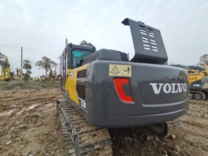 La pelle hydraulique sur chenilles Volvo EC210D avec moteur et moteur haut de gamme offre des performances exceptionnelles à un prix - Product Image 3