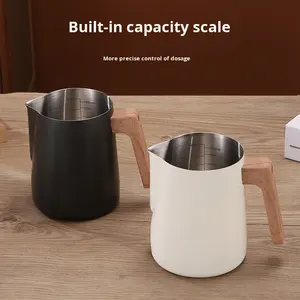 <span class=keywords><strong>Pichet</strong></span> à mousse de lait en acier inoxydable 304 avec échelle de mesure, poignée en bois pour l'art du latte, le cappuccino, l'utilisation à domicile et au café - Product Image 3