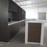 Set Meja Bar Besar dari Material Batu Kayu Solid Surface Akrilik Tahan Lama dengan Kabinet Belakang untuk Restoran