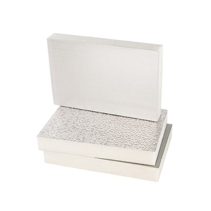 Panneaux de conduits en <span class=keywords><strong>mousse</strong></span> rigide de polyisocyanurate revêtus d'aluminium de 20 mm 25 mm d'épaisseur pour système de ventilation - Product Image 1